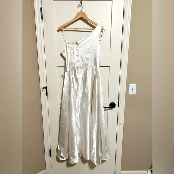 NWOT One Shoulder Long Satin Gown Cream size M - Picture 6 of 7